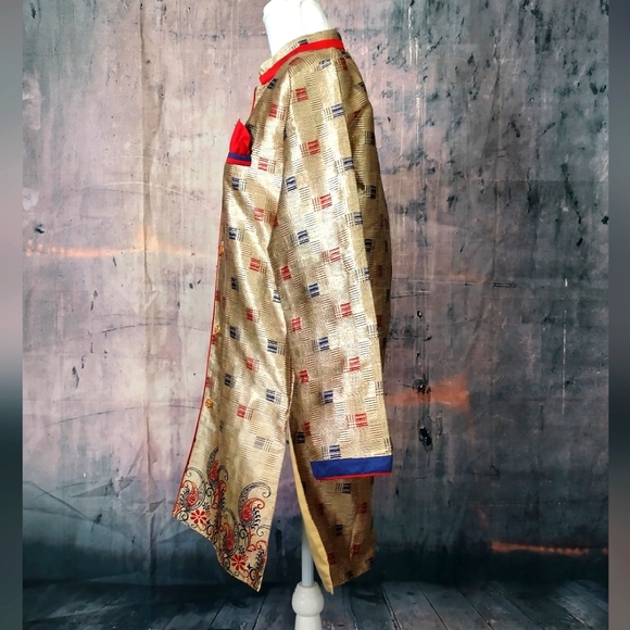 Beautiful Gold Sherwani. - Picture 8 of 11